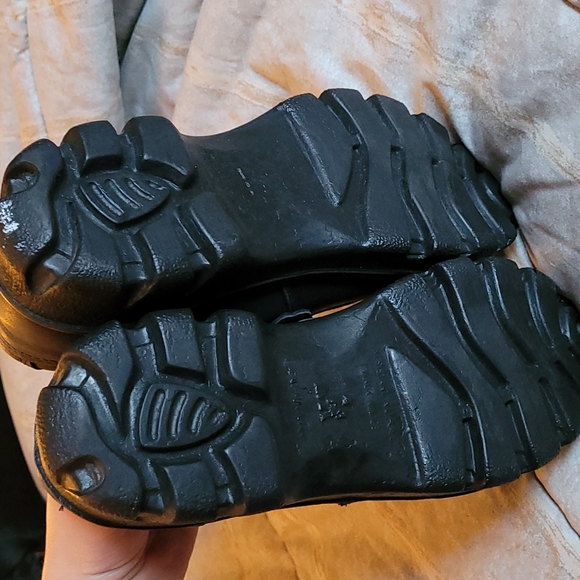 Safety Shoes - Picture 3 of 5